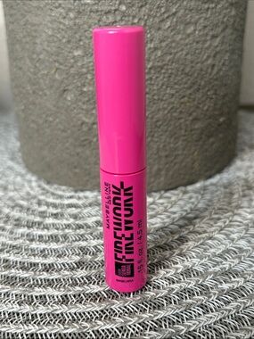 ❤️$2 NWT Maybelline Firework Very Black .15oz Mascara